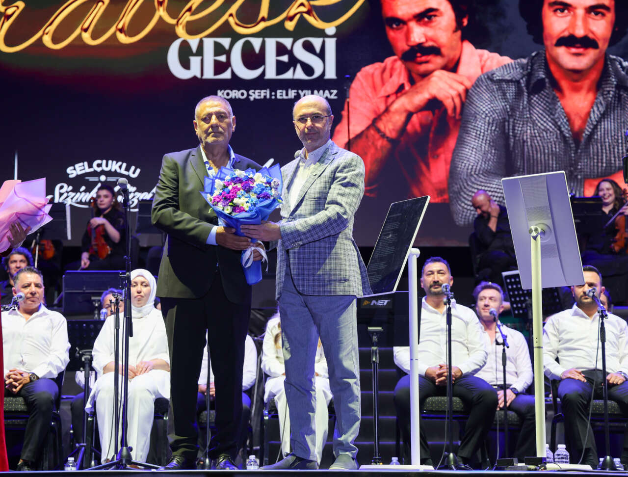 Selçuklu’da arabesk rüzgarı! Binlerce kişi efsanelerin şarkılarını söyledi 8